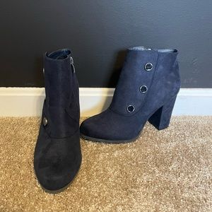 size 8 navy blue ankle booties with button detail